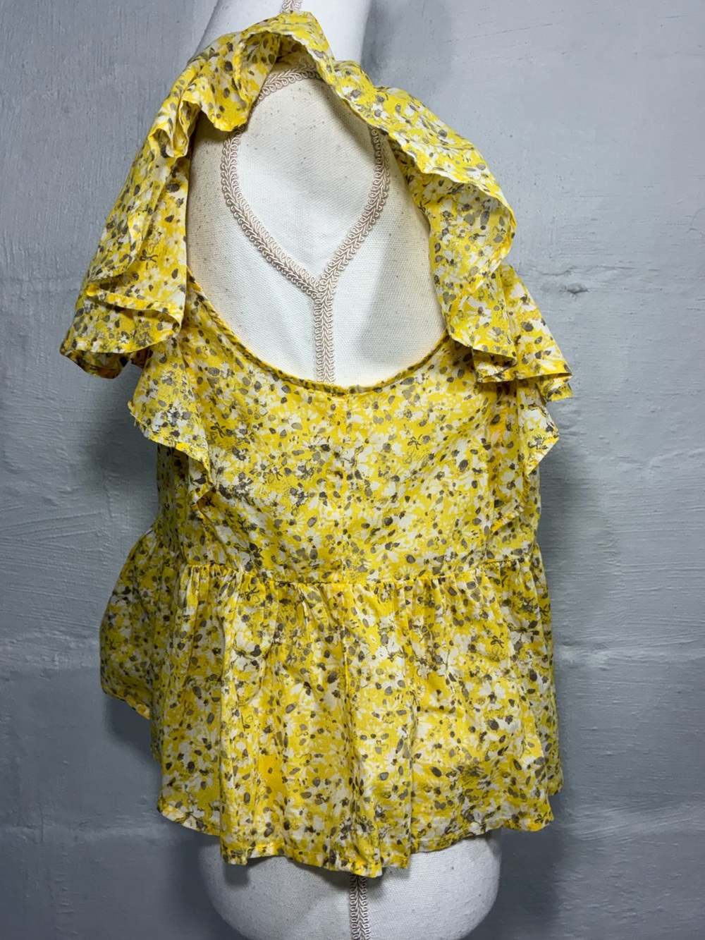 DIVIDED H&M FLORAL RUFFLE TOP - Picture 12 of 15